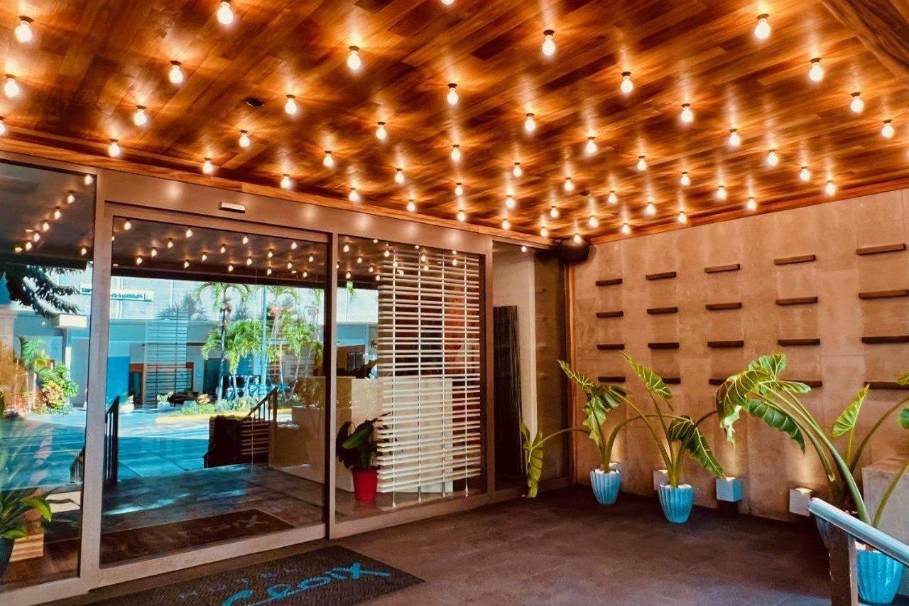 Waikiki Gateway Hotel Гонолулу Экстерьер фото