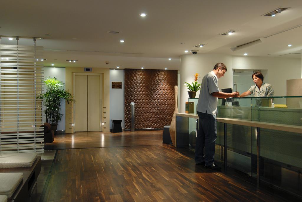 Waikiki Gateway Hotel Гонолулу Экстерьер фото