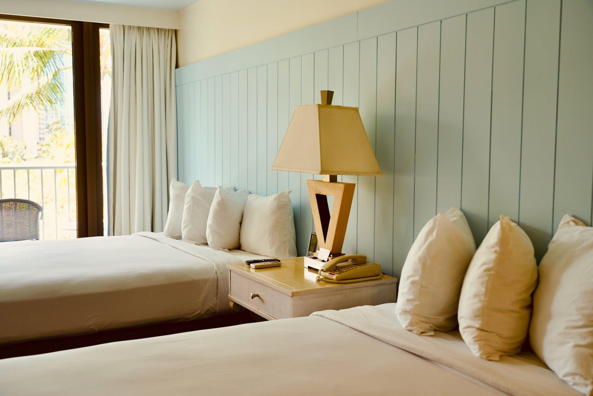 Waikiki Gateway Hotel Гонолулу Экстерьер фото
