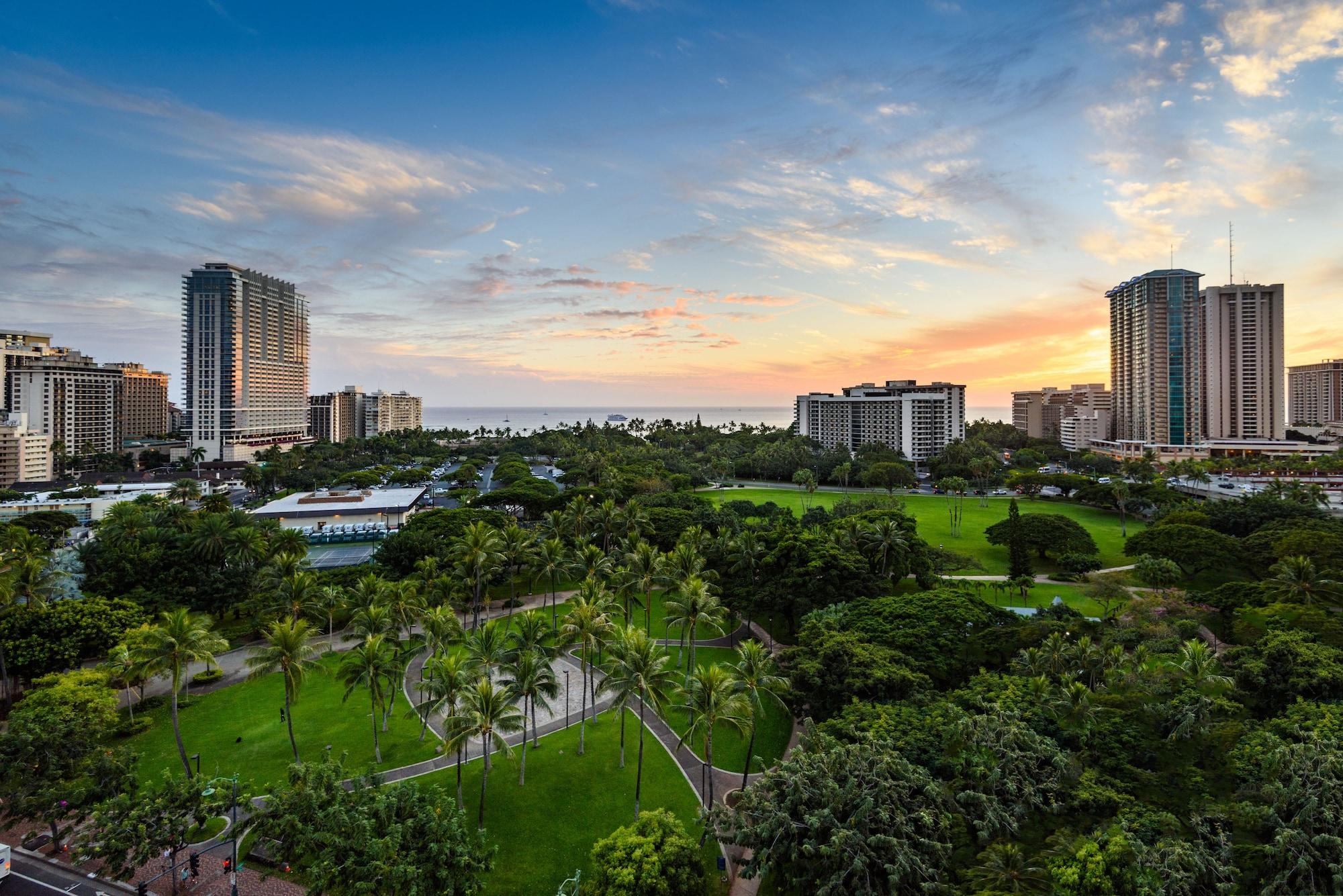 Waikiki Gateway Hotel Гонолулу Экстерьер фото